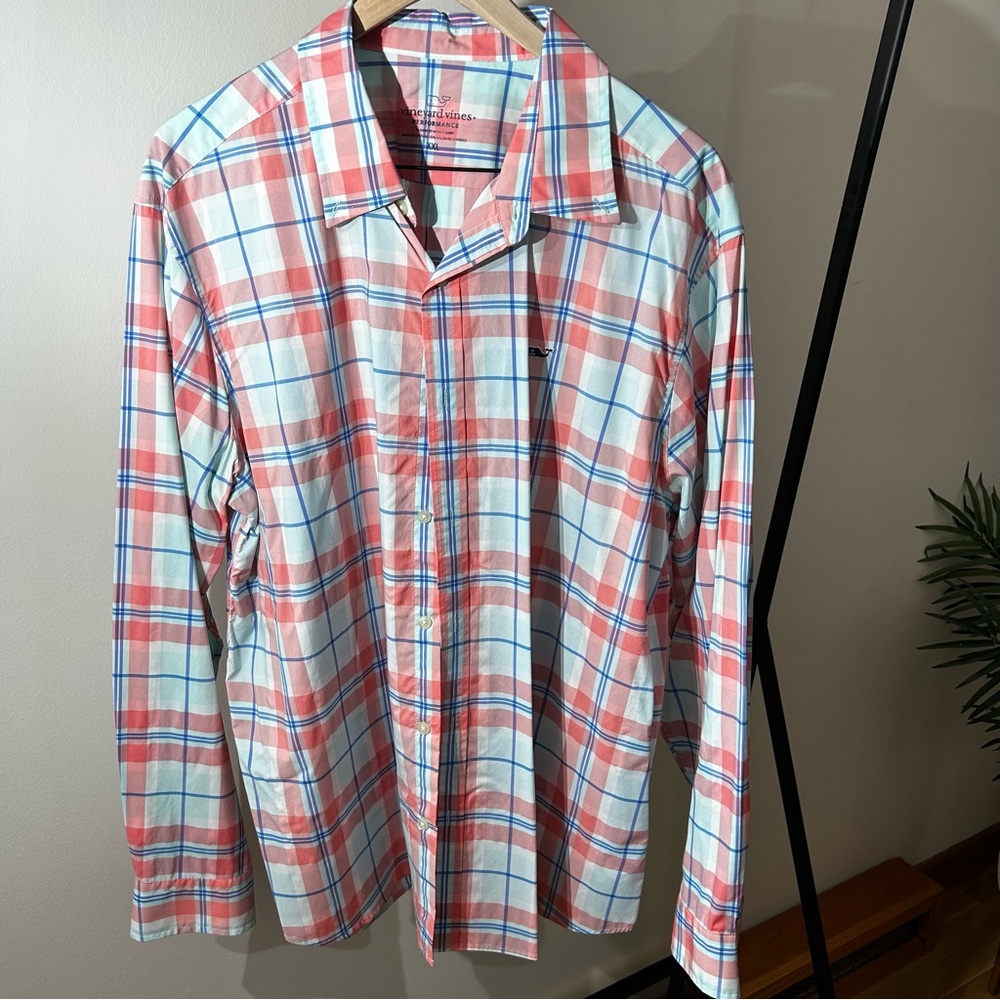 Vineyard Vines dress shirt Mens size XXL.